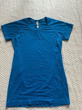 Lululemon Swiftly Tech Short Sleeve Shirt Blue Size 8